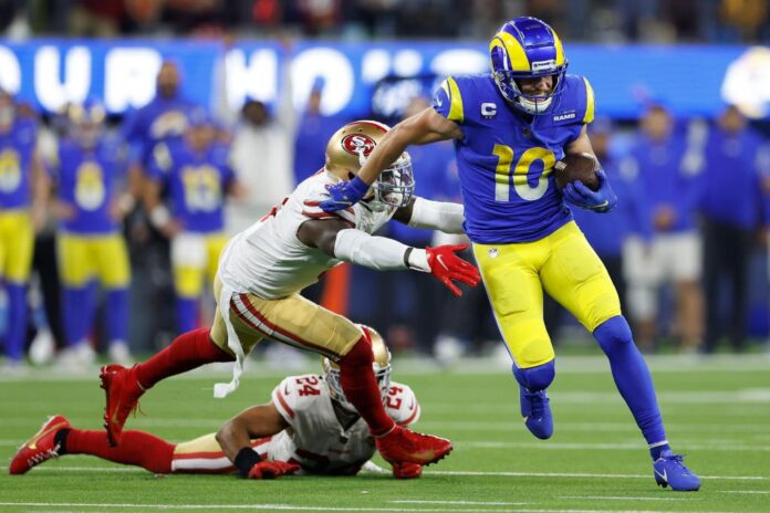 Cooper Kupp evades two 49ers players