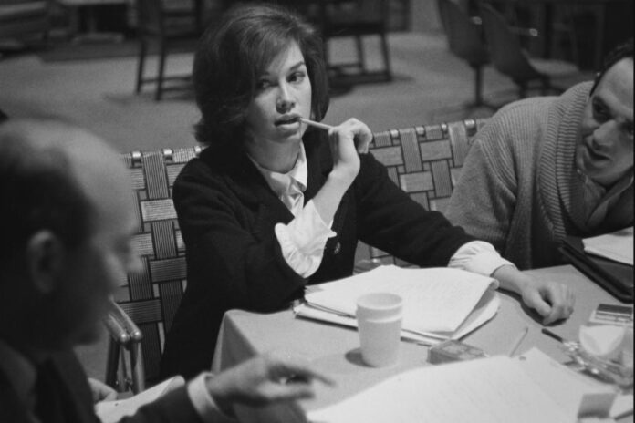 mary tyler moore at table read for the dick van dyke show