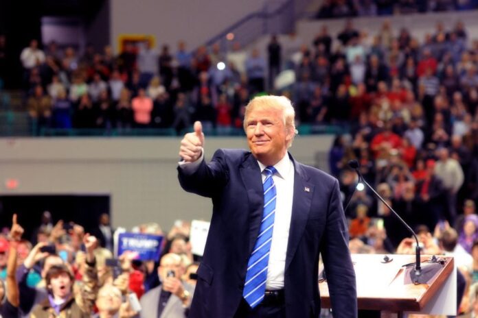 trump thumbs up low res