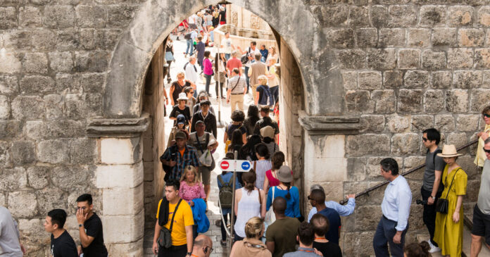 00crowds dubrovnik orovic mbpv facebookJumbo