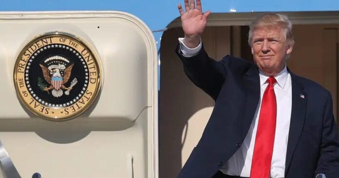 Trump Air Force One Joe Raedle Getty Images 02172017 e1694275156941 1200x630