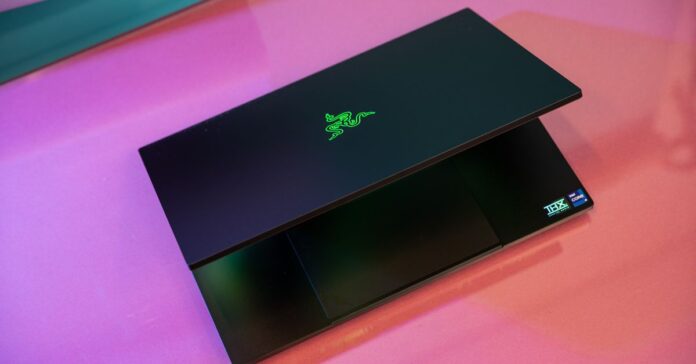 236519 Razer Blade 16 AKrales 0047