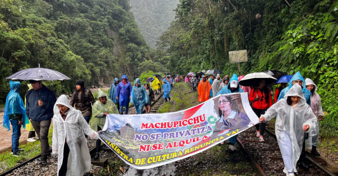 30 machu picchu protests blgz facebookJumbo