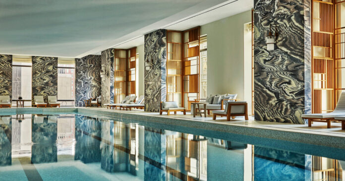 00Hotel Pools FourSeasons NewYork facebookJumbo