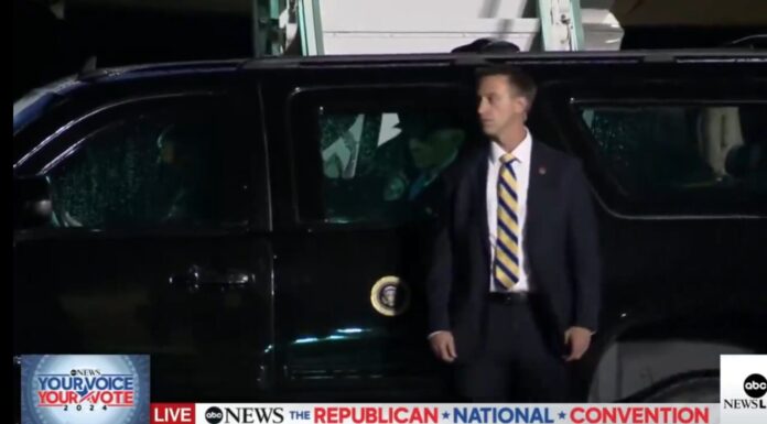 biden struggles to get in car screen image abc news 07172024 e1721282122470