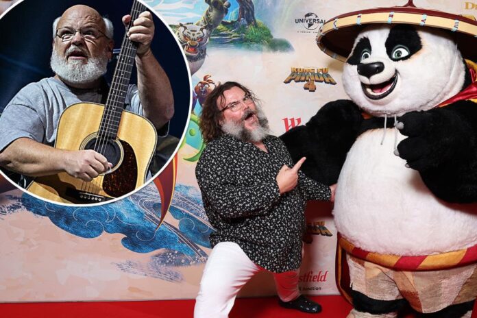 jack black poses kung fu 85710198